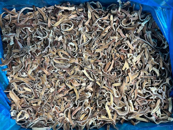 Sinocharm M&ugrave;a mới BRC được chứng nhận W 4-6mm Nấm đ&ocirc;ng lạnh tươi IQF Dải nấm đen 1