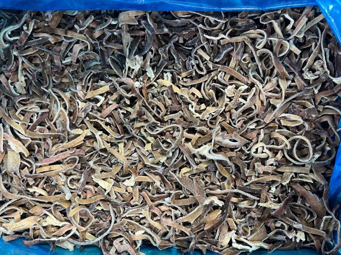 Sinocharm M&ugrave;a mới BRC được chứng nhận W 4-6mm Nấm đ&ocirc;ng lạnh tươi IQF Dải nấm đen 2